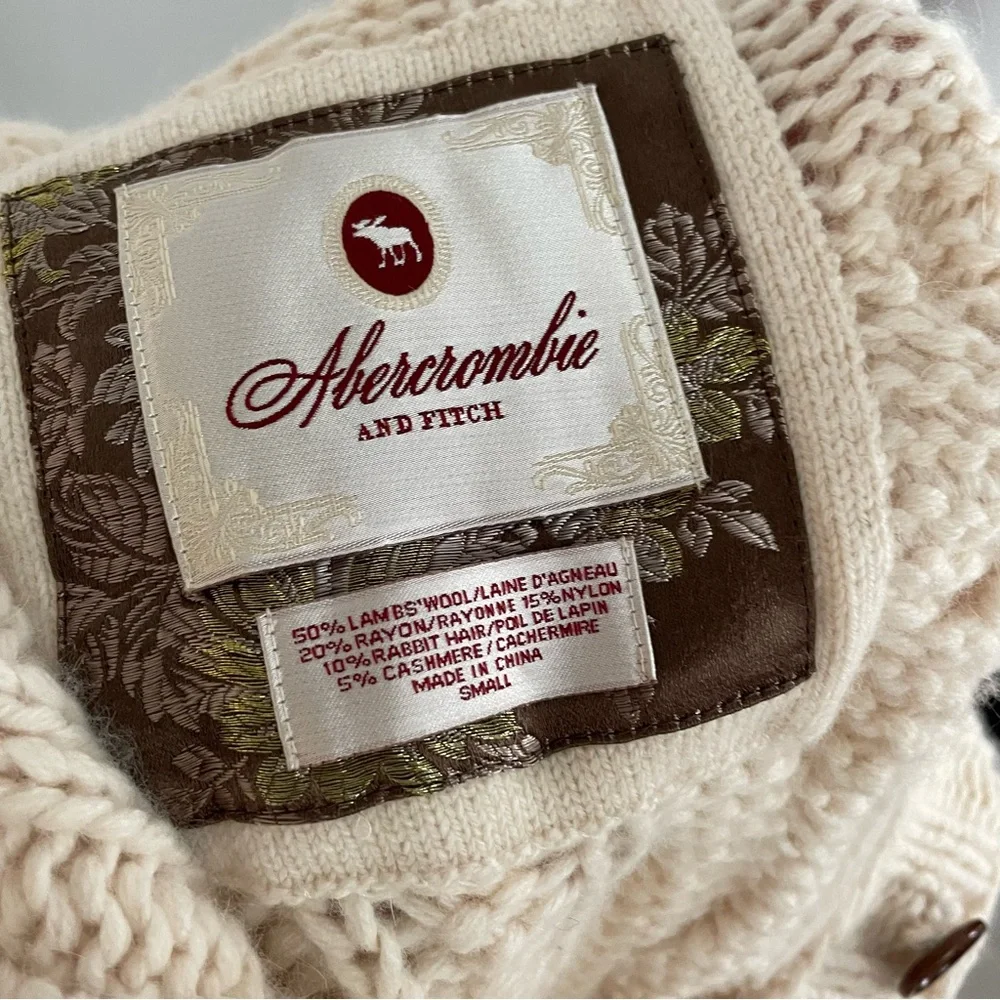 Abercrombie & Fitch Vintage Cream Lamb’s Wool Button Down Cable Knit Sweater - Picture 7 of 11